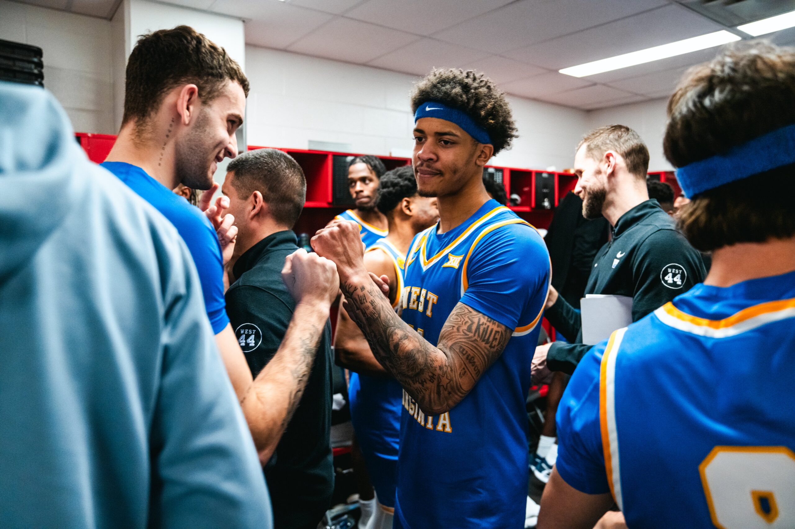 WVU puts defensive clamps on Cincinnati in a 63-50 road victory